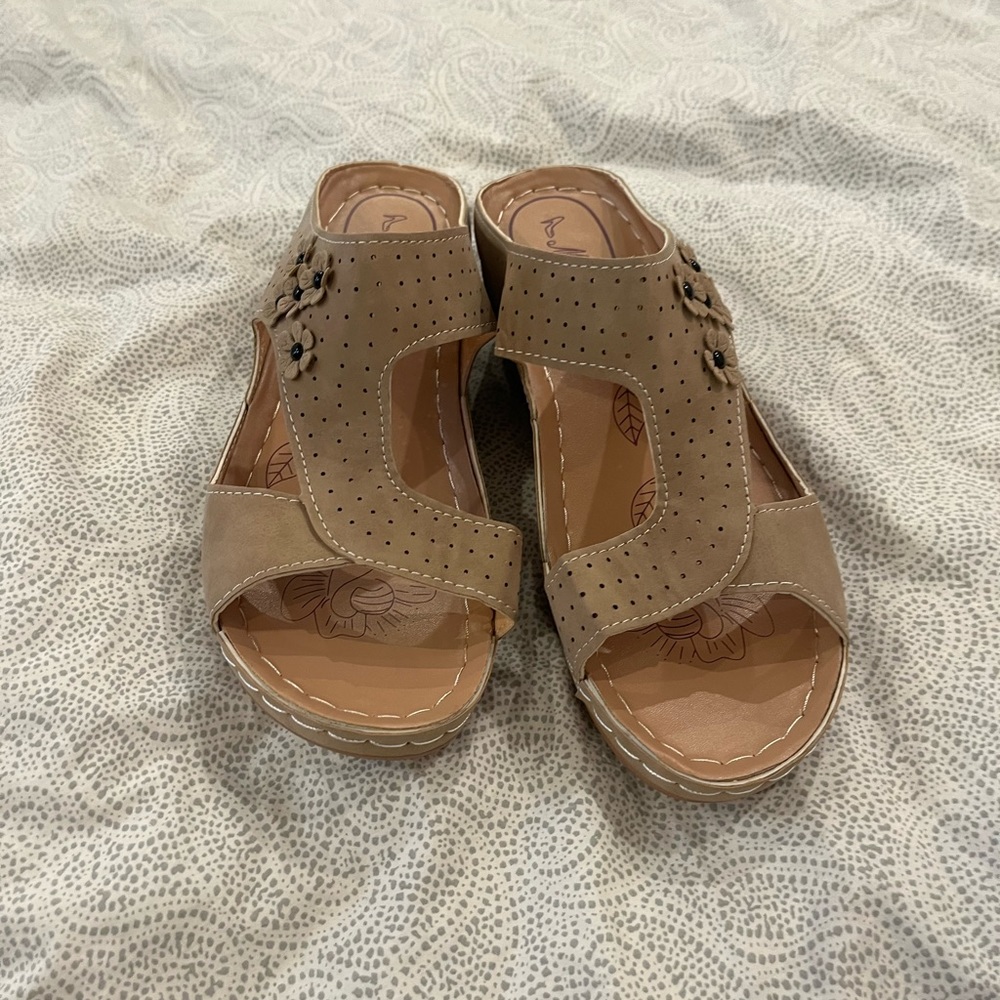 Woman’s shoes - Picture 4 of 4